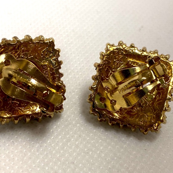 Signed Panetta faux Mabe pearl & grey to white baguette rhinestone clip earrings - Picture 4 of 5